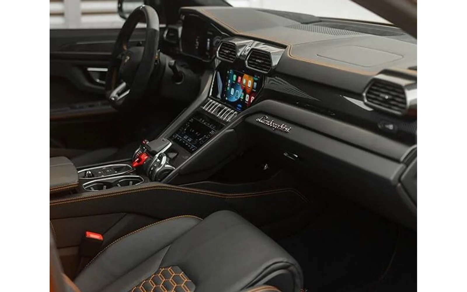 Lamborghini Urus image 5